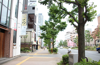 そのまま天神方面へ歩いていく